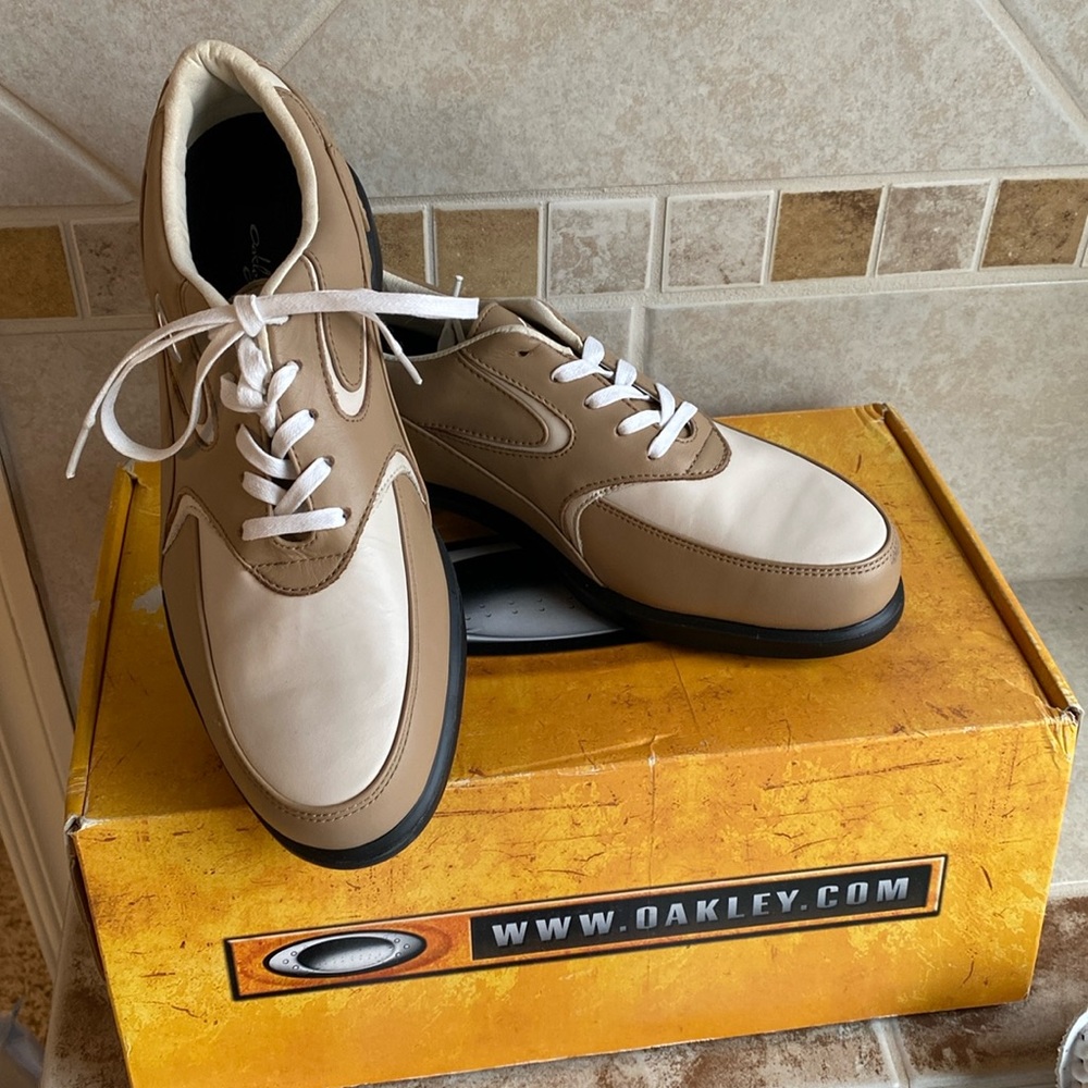 New Oakley golf shoes.  Women’s Oakley Nib golf shoes size 9 never used